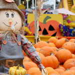 pumpkns and scarecrows